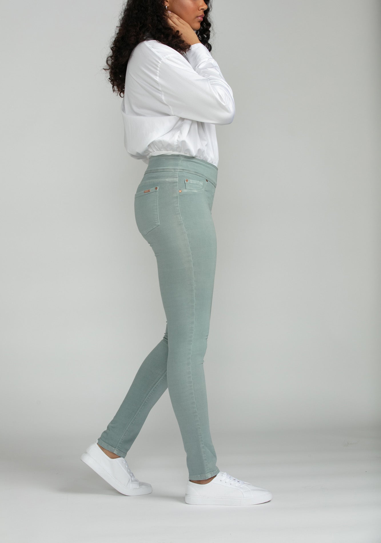 Bluberry Denim Elastic Waistband Slim Leg Kennedy Oyster Mushroom