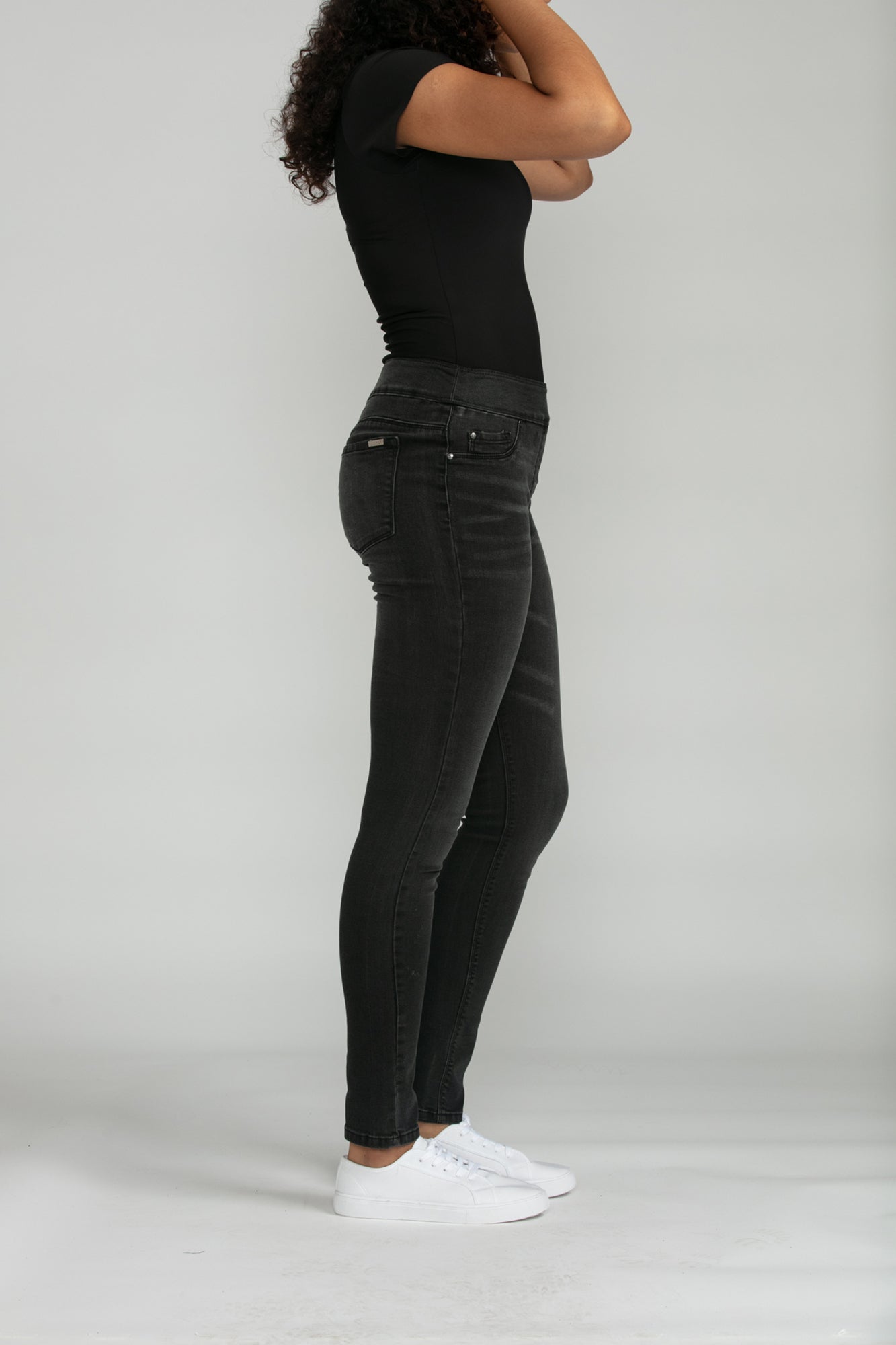 Bluberry Denim Elastic Waistband Slim Leg Black medium Wash