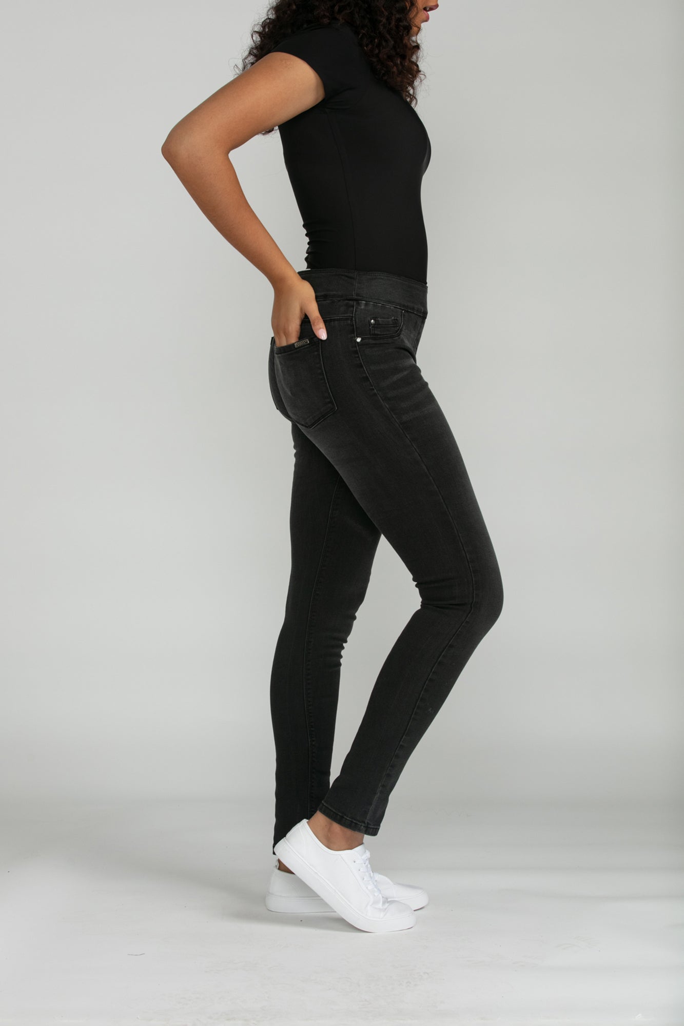 Bluberry Denim Elastic Waistband Slim Leg Black medium Wash