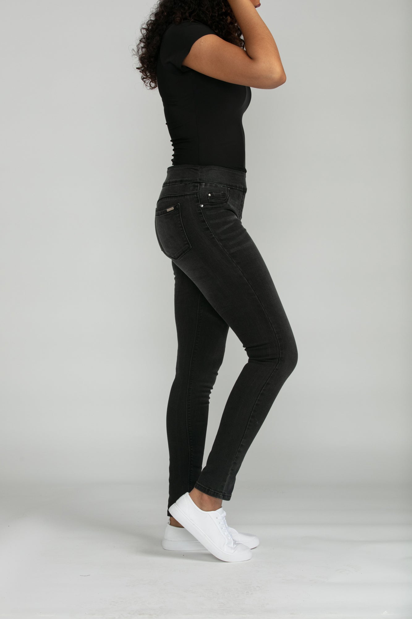 Bluberry Denim Elastic Waistband Slim Leg Black medium Wash