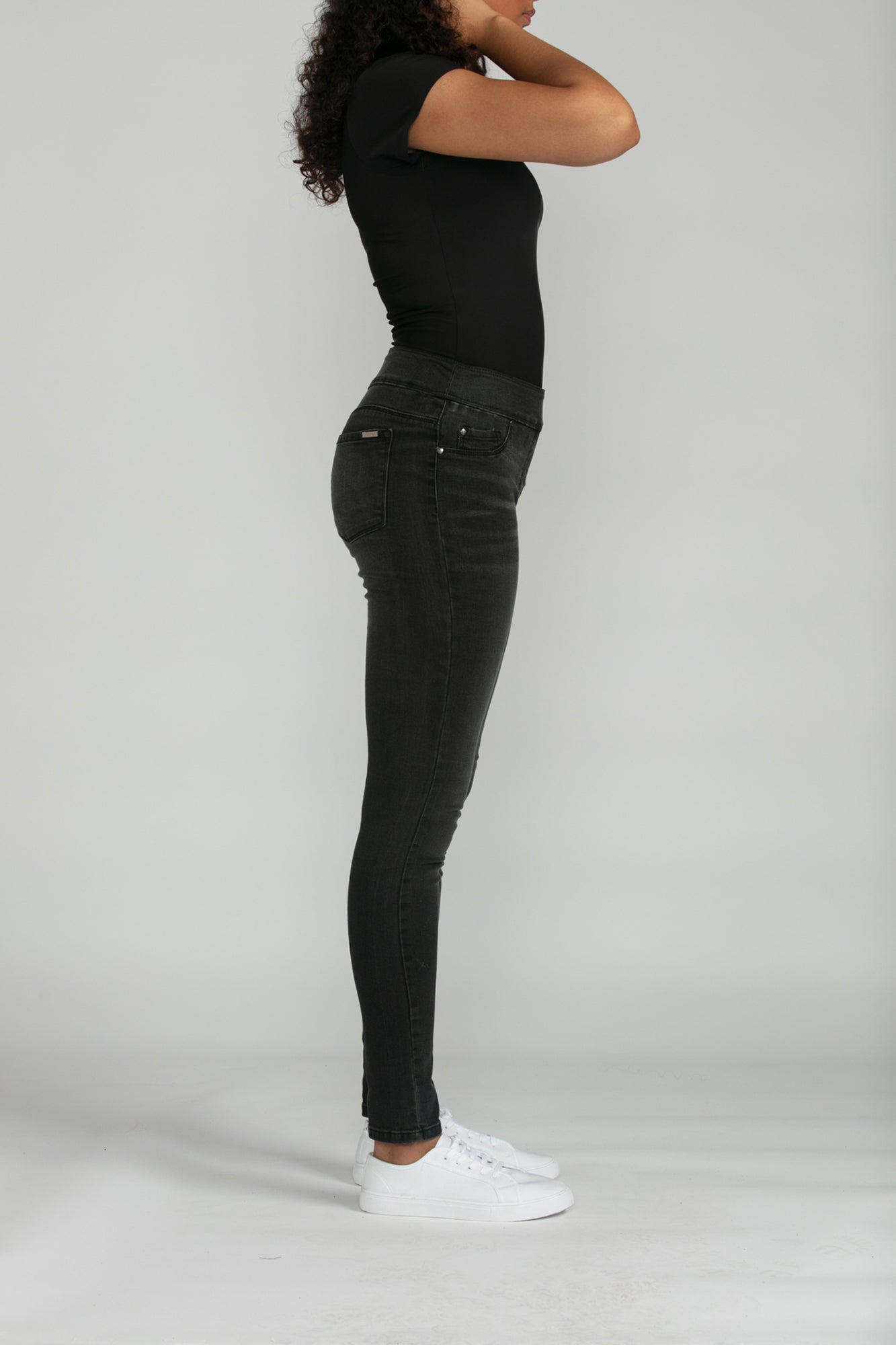 Bluberry Denim Elastic Waistband Slim Leg Black medium Wash