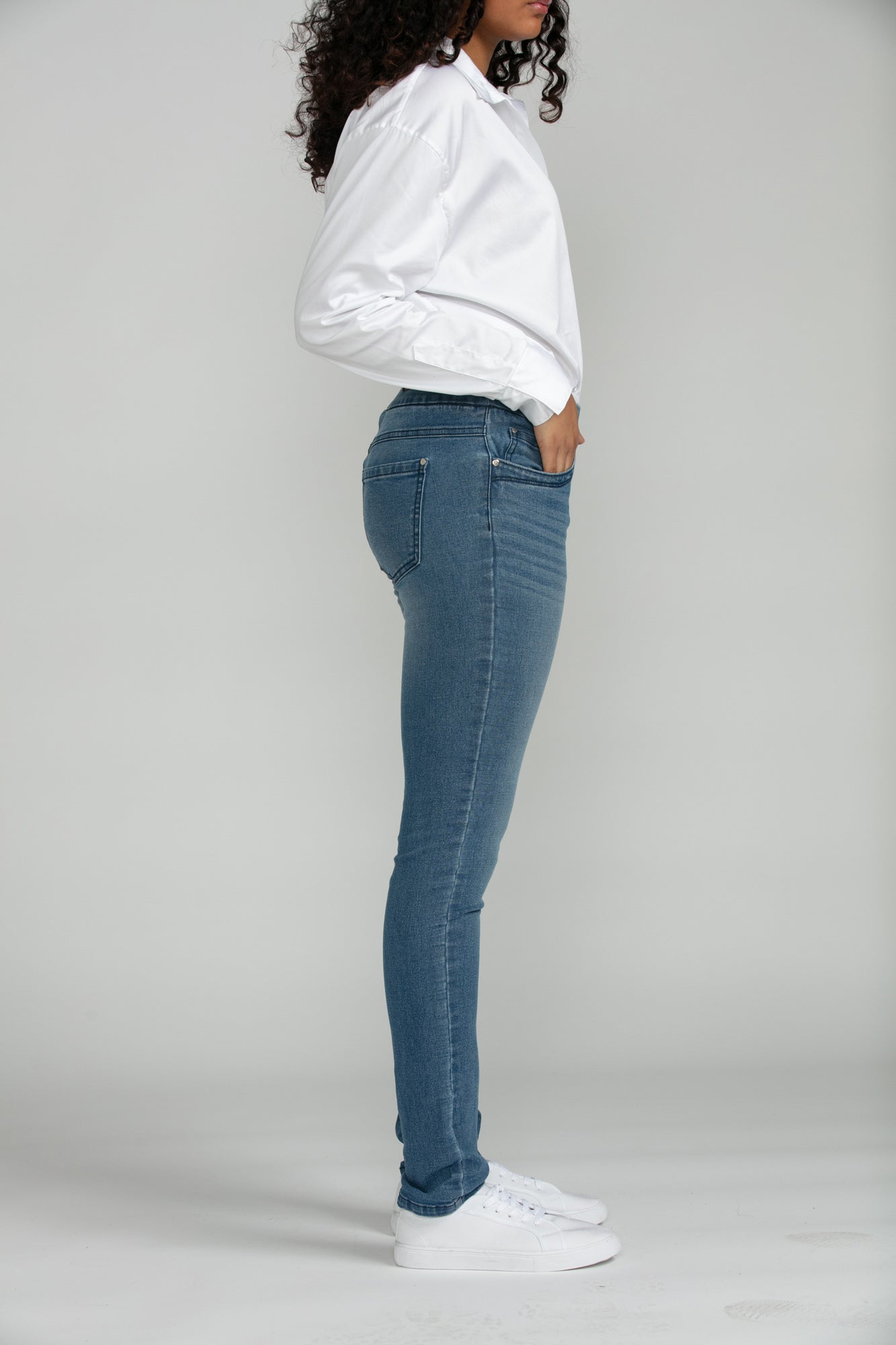 Bluberry Denim Elastic Waistband Slim Leg medium Wash